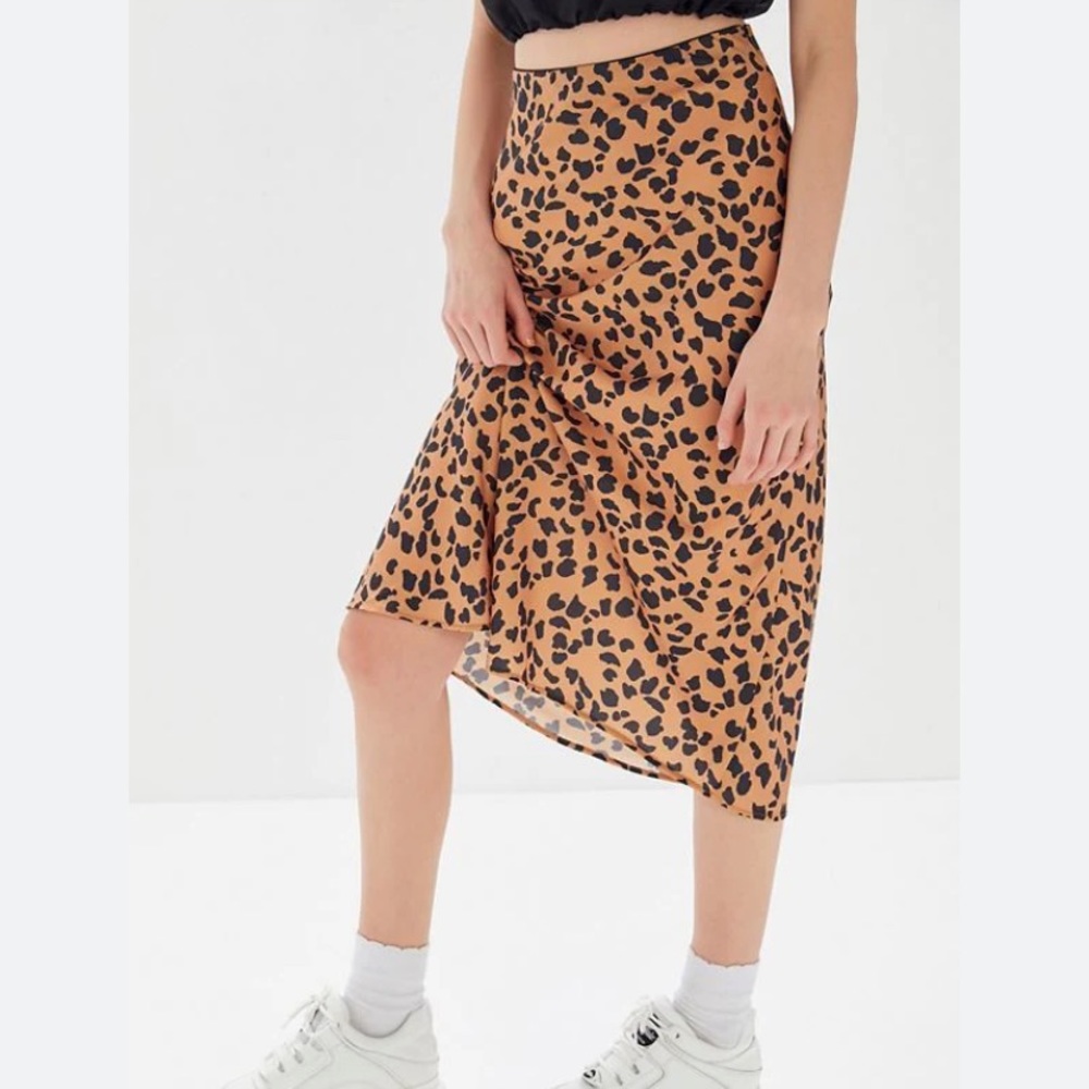 2/$20 Urban Outfitters Rowan Leopard Print MIDI Skirt
